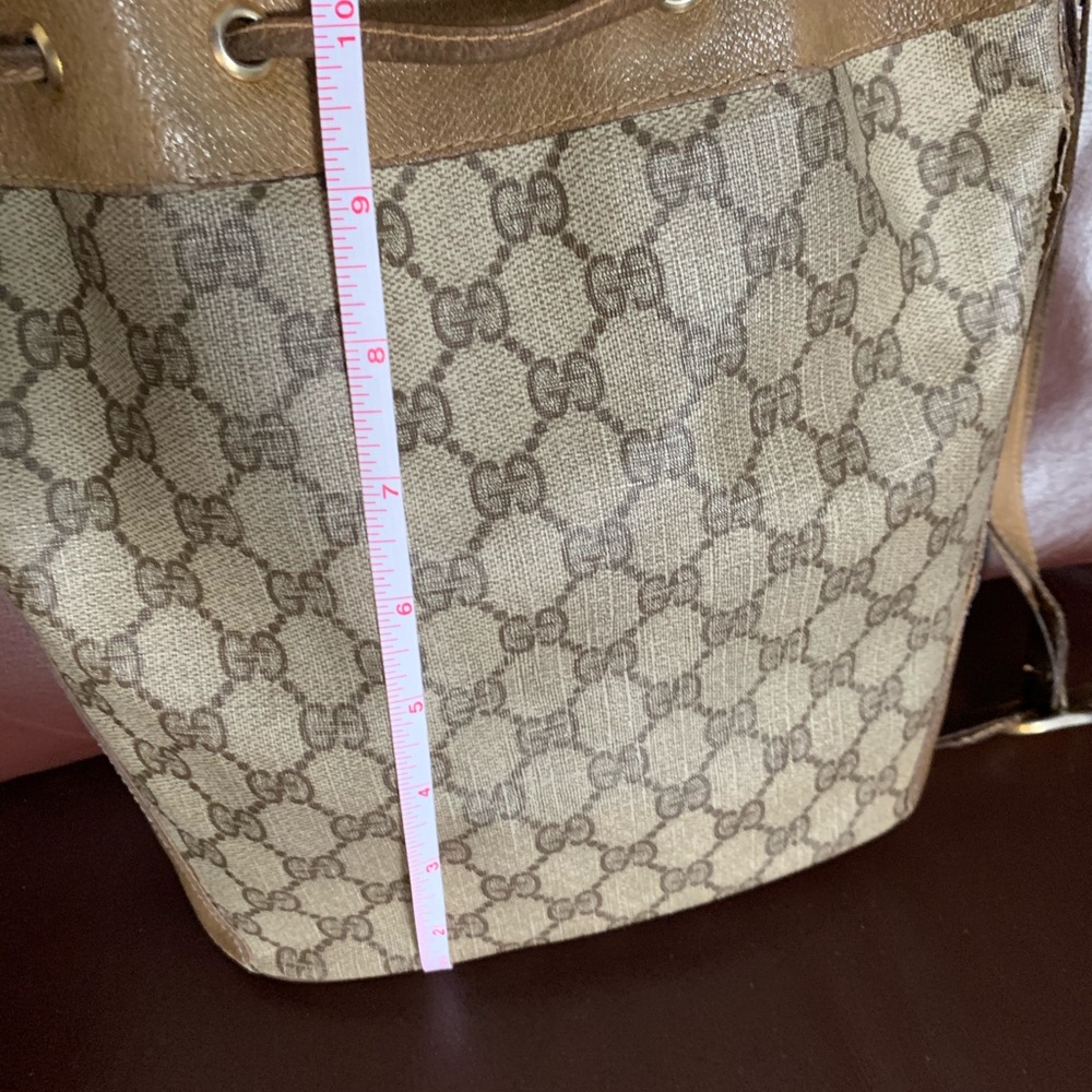 Authentic Gucci - Picture 7 of 11